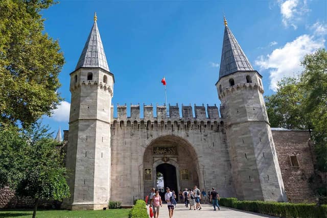 Istanbul: Topkapi Palace Museum Guided Tour