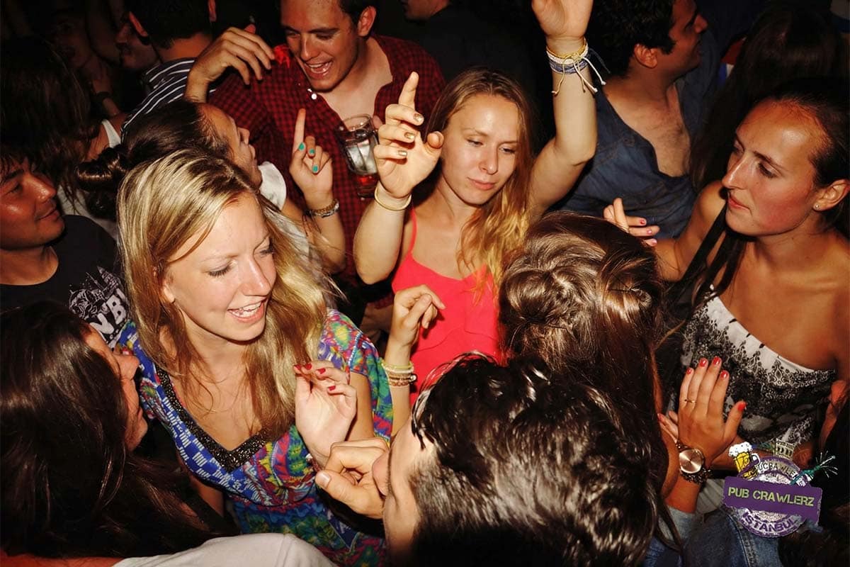Explore Istanbul Night Life: Pub Crawl